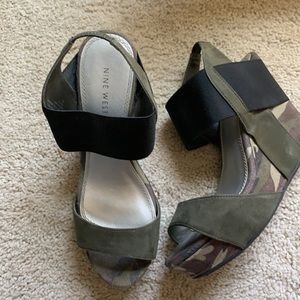 Nine West HUNGUP camouflage wedge sandals